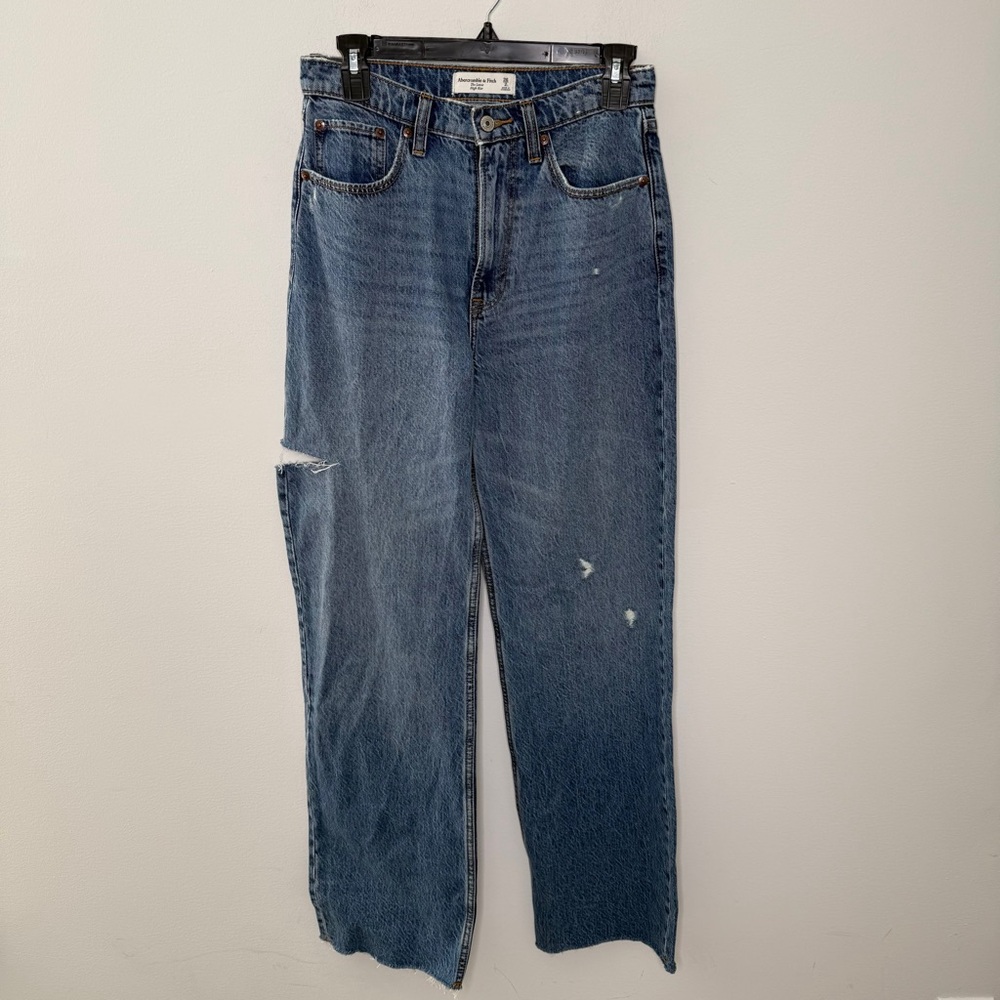 Abercrombie the Loose High Rise Jeans Hip Cut Out - Picture 2 of 7